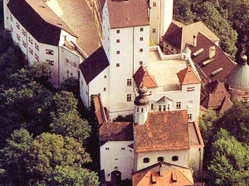 Schloss Hohenaschau mit Prientalmuseum (Aschau i.Chg.)