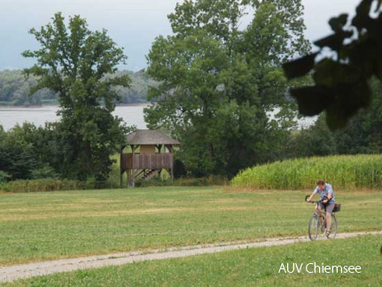 Chiemseerundweg mit Turm Hagenau