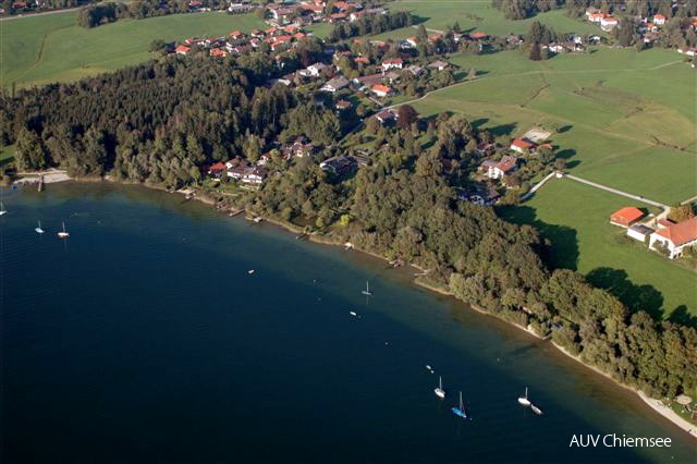 Hier befindet sich ein sehr schön von der Gemeinde Breitbrunn angelegtes Familienfreibad.<br />
Foto: Michael Lohmann, 23.09.2006 Chs-Luftb-ml-DSC_1697-Kailbacher-Bucht-optim.jpg