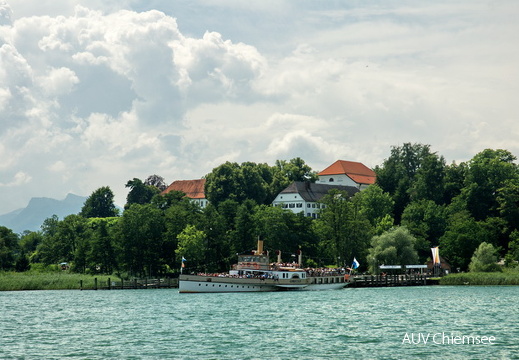 Anlegesteg mit Altem Schloss