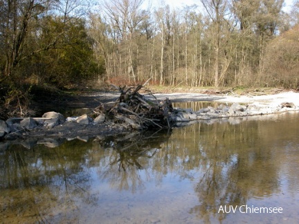 Absperrung eines Flussarms