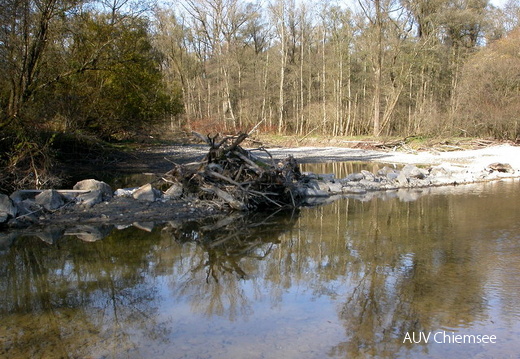 Absperrung eines Flussarms