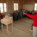 Vogelkunde in der Hütte