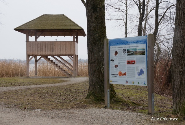 Heimatkundetafel Seebruck
Die Heimatkundetafel Seebruck befindet sich im Kurpark neben dem Beobachtungsturm.
SB - Station Seebruck / Foto: Johann Zimmermann NatBeo-SB-jz-TafelSB_JZI_3538.jpg