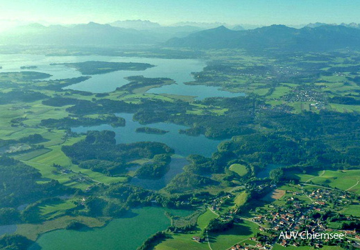 Blick über die Seenplatte und Chiemsee