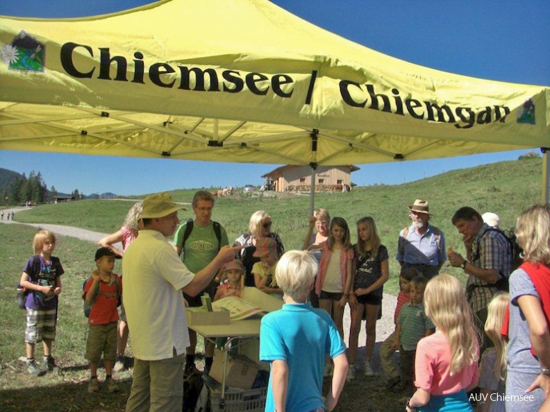 <br />
Tour im Rahmen des 3. 'Chiemgauer Almumtriebes' auf der Winklmoos-Alm bei Reit im Winkl am 9. September 2012<br />
Foto: Stefan Schorreels, Chiemsee-Naturführer dnads-GewLup-120909-Schorreels-018.jpg