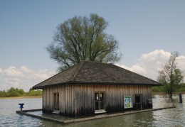 Hütte &quot;IN&quot; der Prienmündung  ...