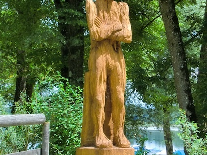 Skulptur an der Prienbrücke