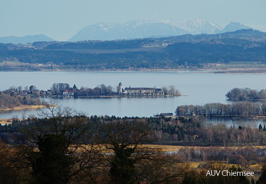 Ausblick auf die Fraueninsel  ...