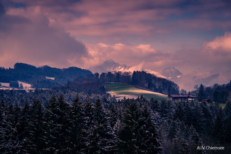 <br />
<a href="http://www.chiemseeagenda.de/thema/72/artikel/aktuelle-winterstimmungen-auf-dem-samerberg
" target="_blank"><u>mit einem <i><b>Mausklick!</b> zur</i> <br />
<font color="#3eaf3e" size="+1">Fotogeschichte</font></u><br /></a>
<br />
Samerberg /26. Februar 2016<br />
Foto: Rainer Nitzsche AktNatBeo-160226-rn-Samerberg-Winter-1001468.jpg