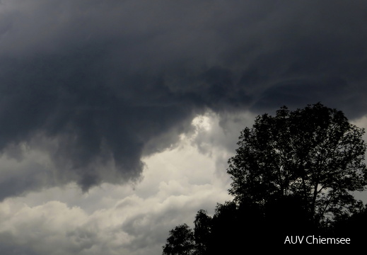 Wolkenformationen im Grabenstätter Moos
