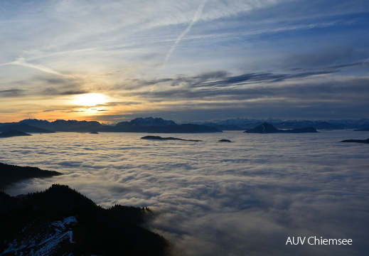 Sonnenaufgang bei Hochnebel