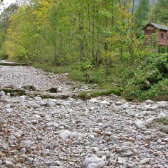 Trockenes Bachbett im Oberlauf