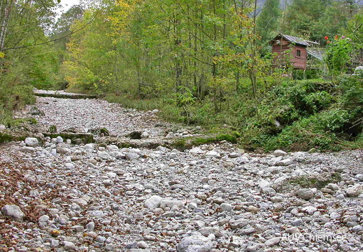 Trockenes Bachbett im Oberlauf