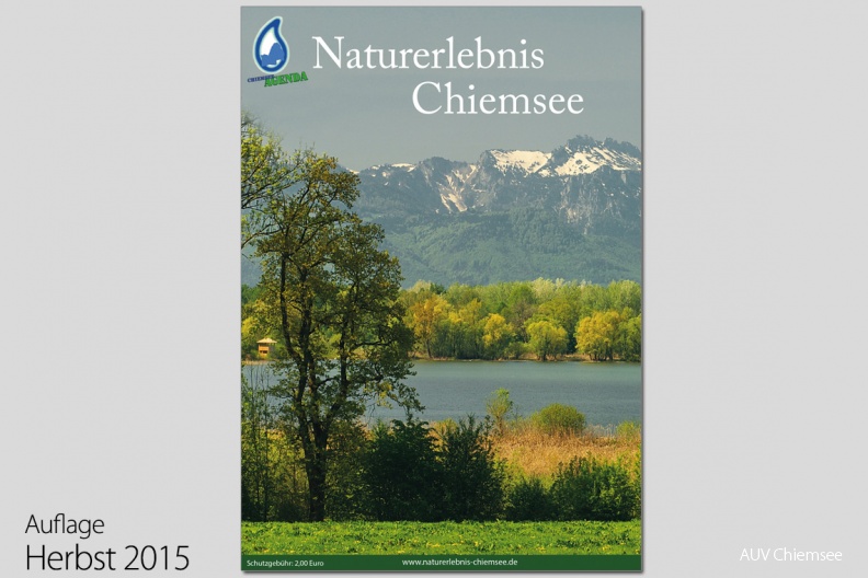Heft: "Naturerlebnis Chiemsee"
Natur erleben leicht gemacht – Wer, sei es als Einheimischer, sei es als Urlaubsgast, die einmalige Schönheit der Chiemseelandschaft erleben möchte, kann dies das ganze Jahr über tun.
Rund um das Bayerische Meer wurden Beobachtungsstationen errichtet, von denen aus man die Fauna am See und die Landschaft besonders gut entdecken kann. Immer sonntags werden dort Führungen angeboten.
Wer mehr weiß, sieht mehr – Diese Erkenntnis war der Anstoß zur Aufstellung von Infotafeln, die an jeder Beobachtungsstation eine Fülle von natur- und heimatkundlichen Fakten für interessierte Besucher anbieten. Wer mehr wissen will, sollte an einer der mehrstündigen Naturführungen teilnehmen, die von den Chiemsee-Naturführern teilweise das ganze Jahr über angeboten werden.
Die vorliegende Broschüre – Dieses Heft fasst alle diese Angebote zum ”Naturerlebnis Chiemsee” erstmals anschaulich und reich bebildert zusammen und lädt Sie zum Naturgenuss am Chiemsee ein.
Das 100seitige Heft kann für 2,00 Euro in den Touristinformationen im Bereich des Chiemsees, Buchhandlungen und einigen Kiosken erworben werden.
Wir bieten Ihnen hier die Möglichkeit, das Heft mit einer Dateigröße von ca. 8 MB herunterzuladen.
Mit einem Klick! zum Heft-Download
September 2015 / Herausgeber: Abwasser- und Umweltverband Chiemsee im Chiemsee Verlag
CSA-Heft_8-NatErlChs-Titelseite-U1z-Heft_2015-1140pix.jpg