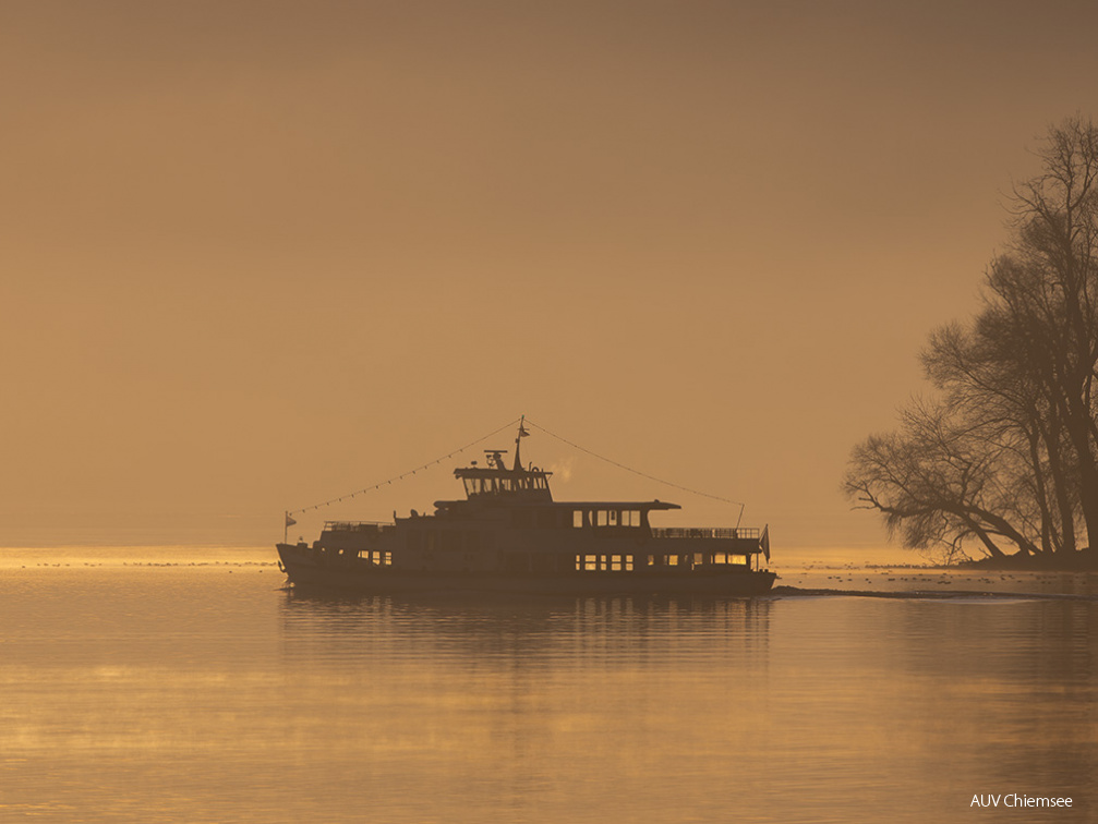 Chiemsee Schifffahrt bei Morgengrauen
