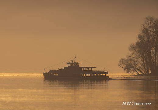 Chiemsee Schifffahrt bei Morgengrauen