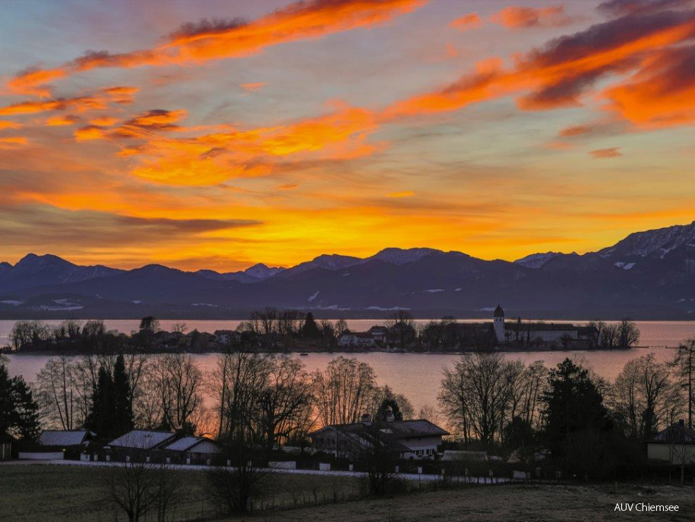 Morgenrot über der Fraueninsel