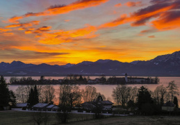 Morgenrot über der Fraueninsel