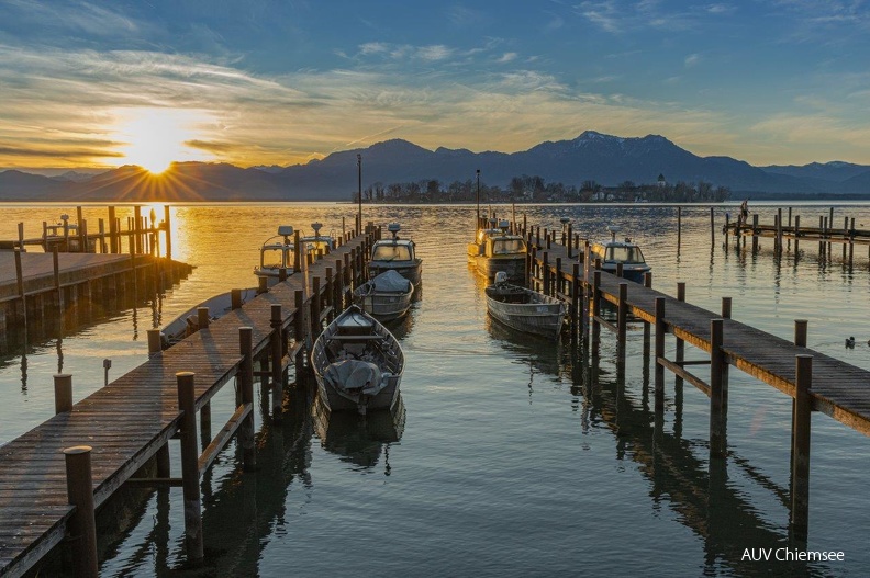 erster Sonnenaufgang 2023 in Gstadt
Mit einem Klick! zur Fotogeschichte mit weiteren Bildern
Gstadt /1. Januar 2023/ Foto: Andreas Hartl
AktNatBeo-230101-ah-20-erster Sonnenaufgang 2023 in Gstad.jpg