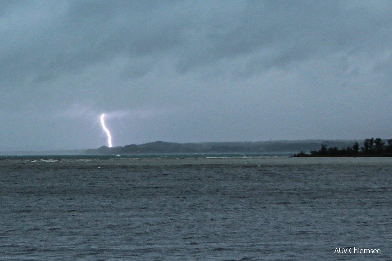 AktNatBeo-230826-ah-34-Blitzeinschlag bei Seebruck 26.8..jpg