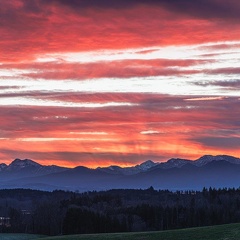 Mogenrot über dem Chiemgau