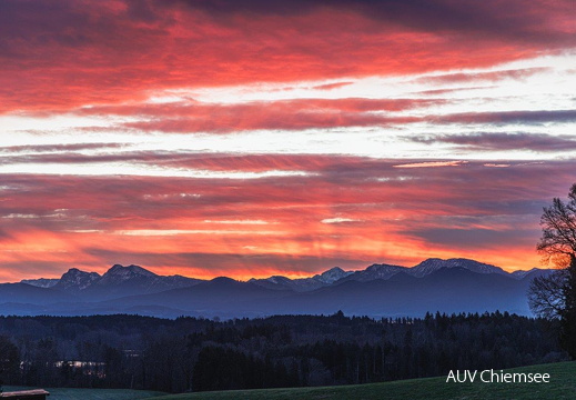 Mogenrot über dem Chiemgau