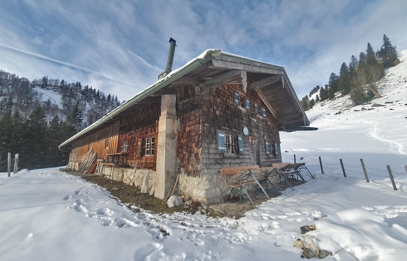 AktNatBeo-240226-ja-02-Almhuette-beim-Heuraffelkopf-ki-1280pix.jpg