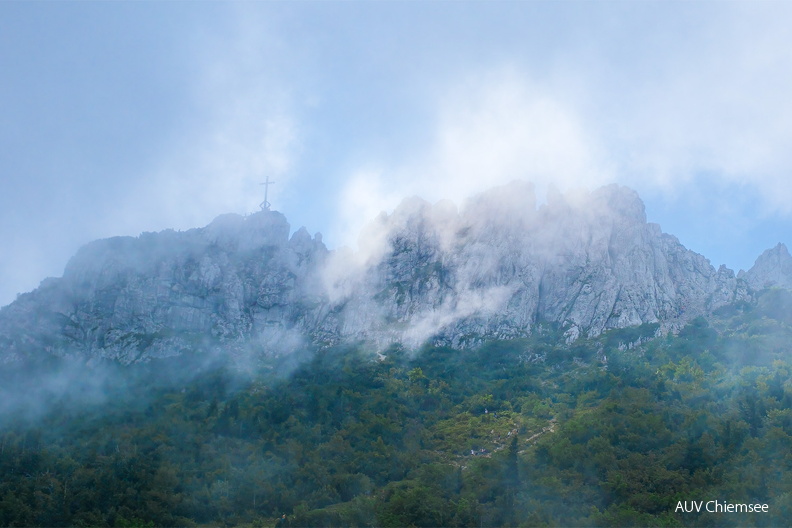 AktNaBeo-250818-us-01-Kampenwand in Wolken-1500pix .jpg