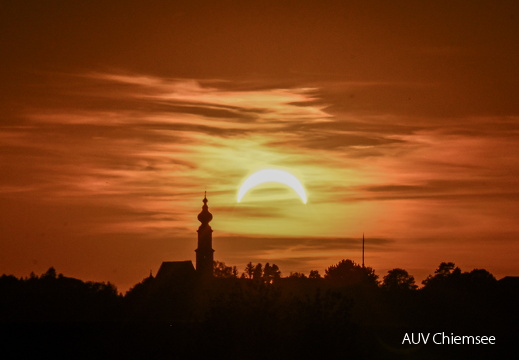Sonnenfinsternis im Höhepunkt 